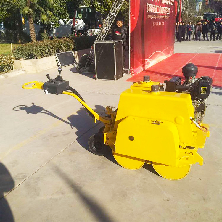 LTC08H smaller road roller